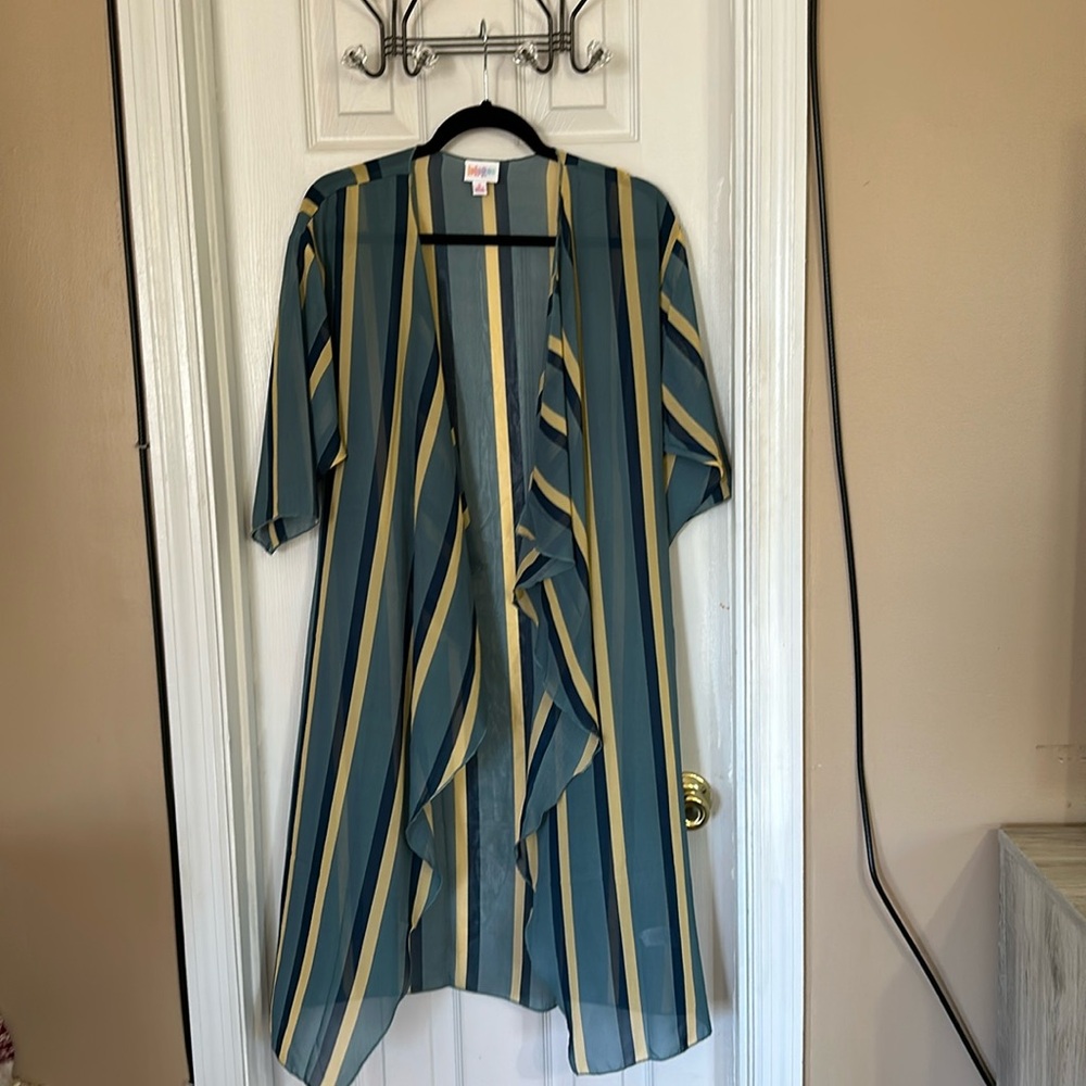 LuLaRoe Shirley Kimono Size Small Cover
